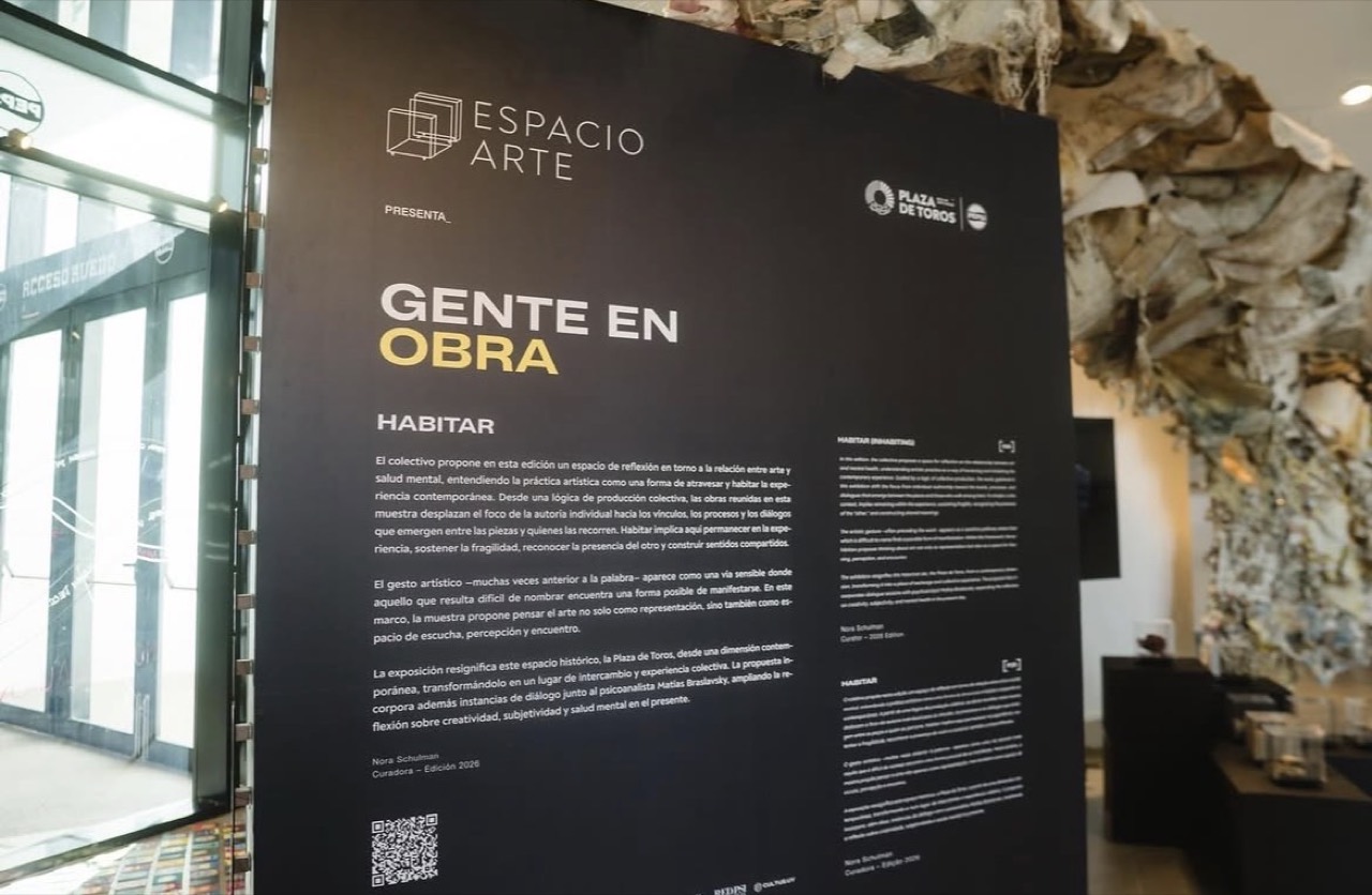 Gente en Obra — cartel de sala de la muestra, subtitulada habitar.